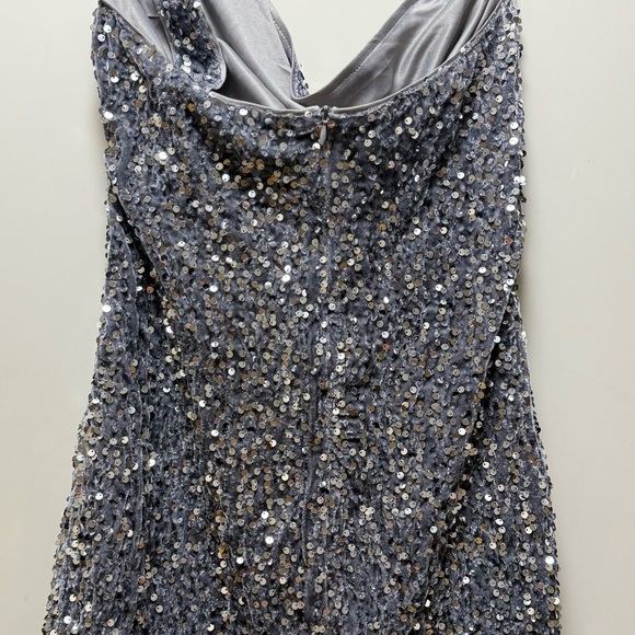 New One Shoulder Body-con Sleeveless Grey Sequence Short Dress. Size Large. - Picture 12 of 16